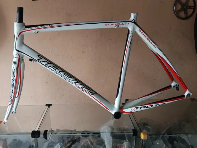 Speed quadro Trotz alumínio com capa de carbono   tamanho 56
