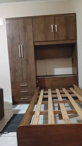 Guarda Roupa e cama de solteiro