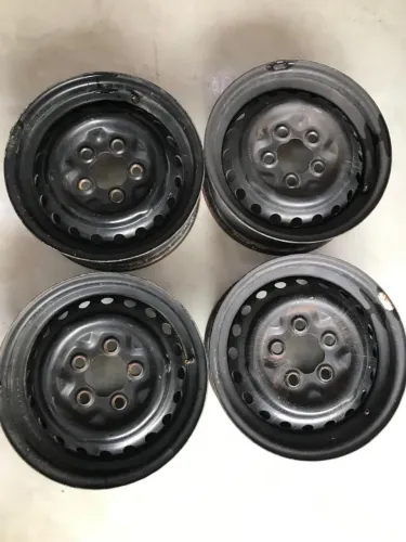 Jogo de roda de ferro com calotas  kombi Flex 5x112 ótimo estado