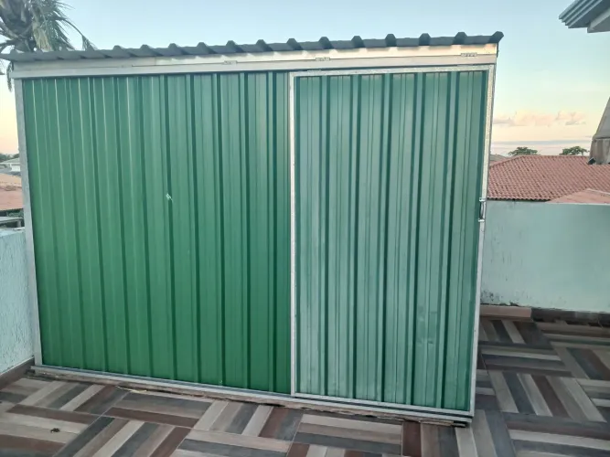 Depósito de jardim metálico