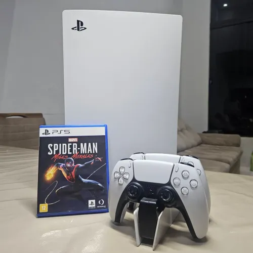 Vendo PS5, "825GB" com 02 controles originais mais base carregadora e um jogo unico dono