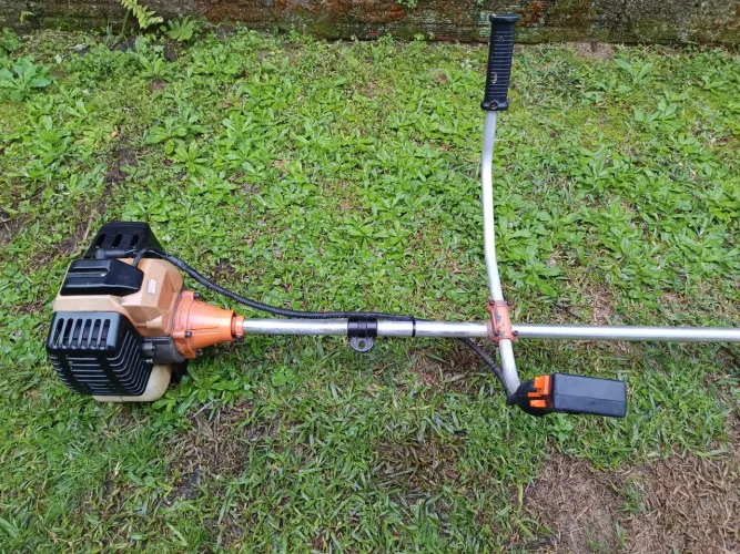 Vendo roçadeira terra 52cc