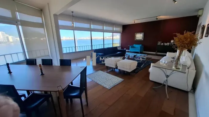 Ampla cobertura duplex à venda na Rua Borges de Medeiros - Lagoa. Com 6 quartos, 2 suites,