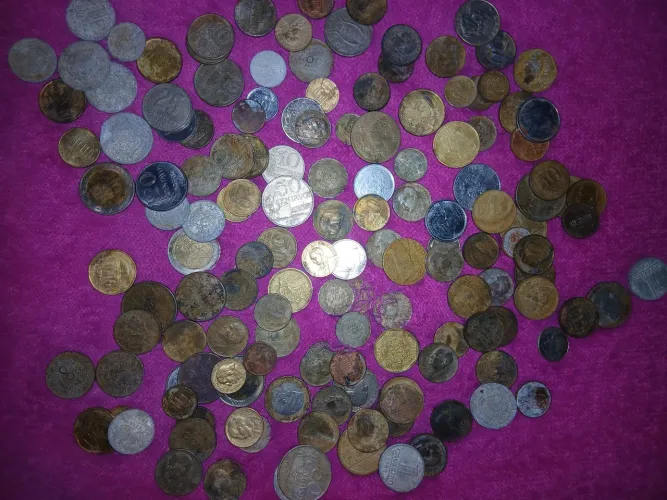 Lote de Moedas Antigas e Colecionáveis - Oportunidade para Colecionadores!