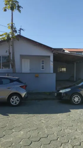 Imóvel para aluguel possui 32 metros quadrados com 1 quarto em Aririú - Palhoça - SC