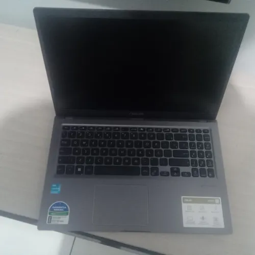 Vende-se notebook Asus seminovo