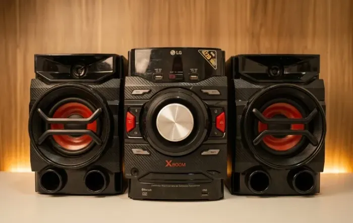 Mini System LG XBOOM CM4350 - 220W RMS Bluetooth e Duplo USB