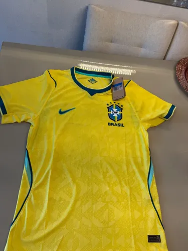 Camisa Brasil tamanho M jogador