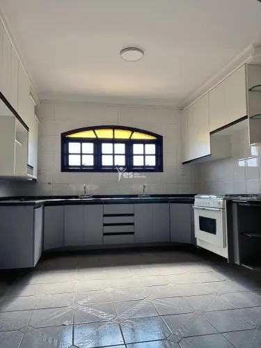 Sobrado para Alugar em Vila Camilópolis, Santo André - 270m² - Sala de Estar e Jantar REF: