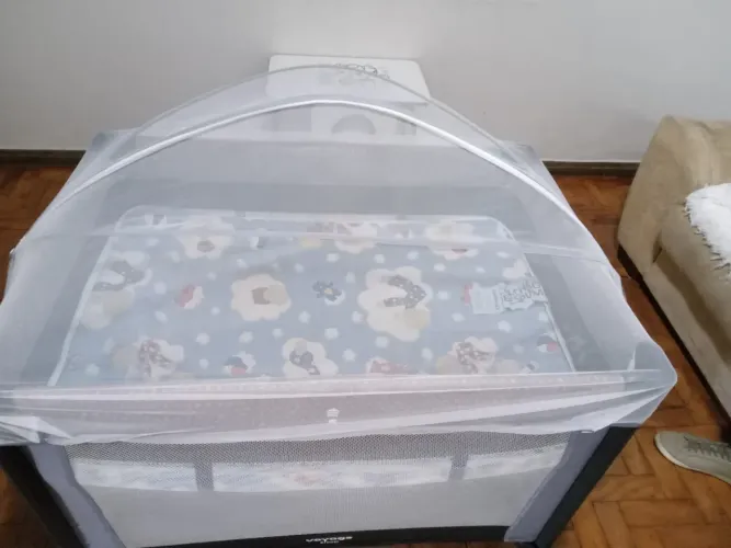 Berço Chiqueirinho com colchão Voyage Sleep, duas alturas. 