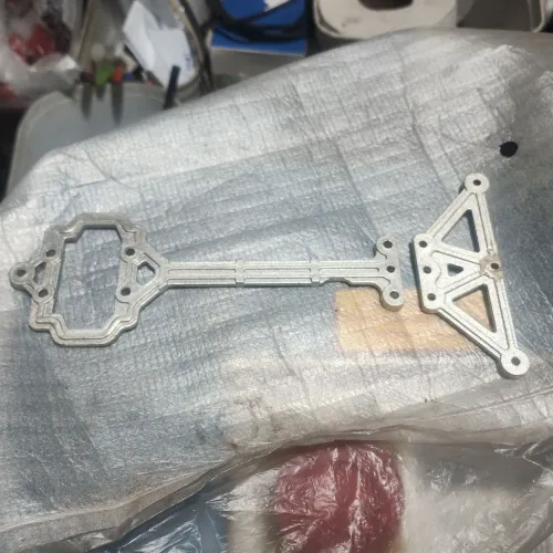 Suporte de chassis automodelo Thunder Tiger SSK