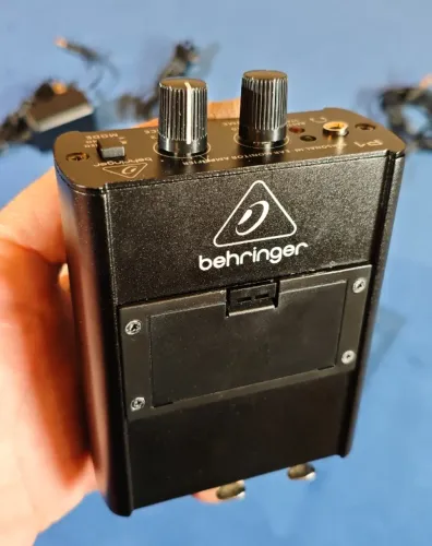 Behringer Powerplay P1 (Amplificador Pessoal de Monitor de Retorno In-Ear)