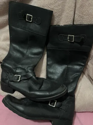 Bota preta cano alto