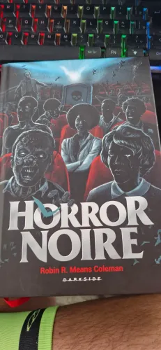 Livro Horror Noire: A Representação Negra no Cinema de Terror (DarkSide Books)