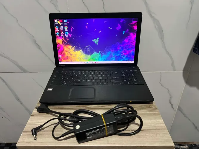 Notebook Toshiba AMD E2/ HD de 500GB/ 8GB de RAM/ Office +Programas.