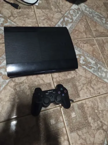 PS3 super slim desbloqueado 1 controle