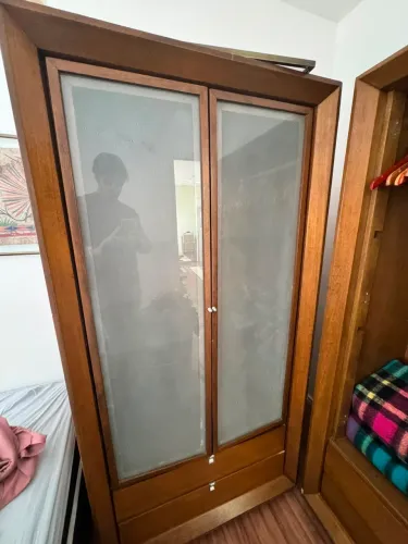 Armário com led interno (cristaleira, estante, livreiro)