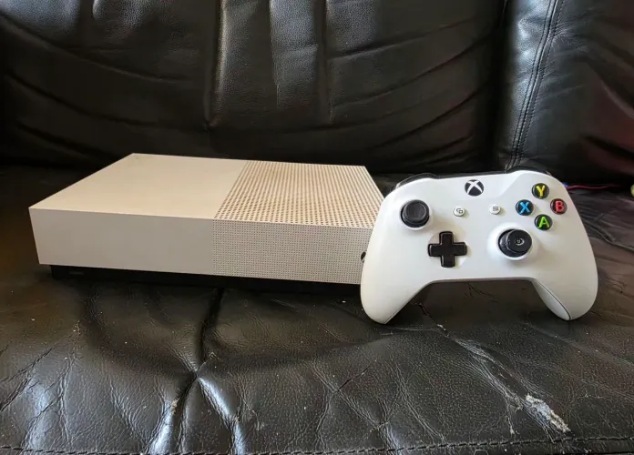 Xbox One S 1TB - Conservado + Controle Original