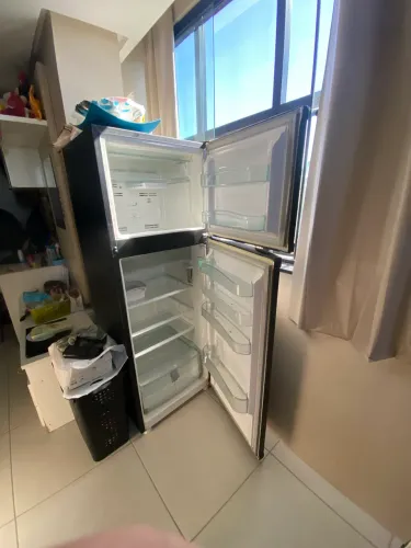 Geladeira CÔNSUL com defeito (não gela embaixo)