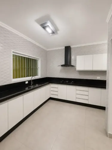 Casa Residencial e Comercial 300 m² 4 Dormitórios | Salão de Festas | Próxima à Av. Japão