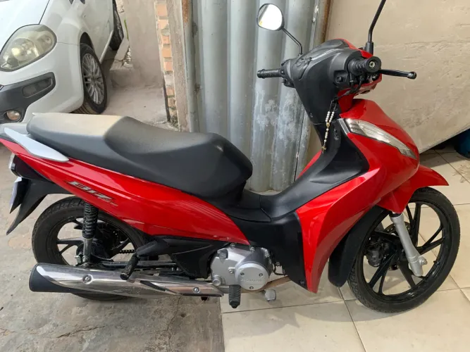 Vende-se uma Biz semi nova único dono