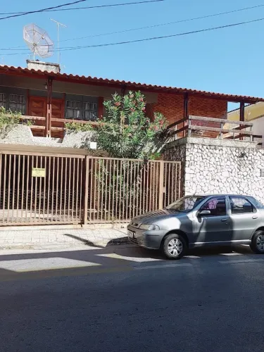 CASA EM CAMPO BELO - MG. COM TRÊS NÍVEIS. LOCALIZAÇÃO EXCELENTE. RUA TIRADENTES