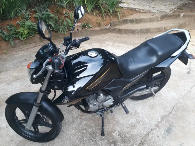 Vendo Fazer 250 2010.