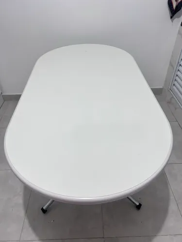 Mesa vintage com 4 cadeiras toda original