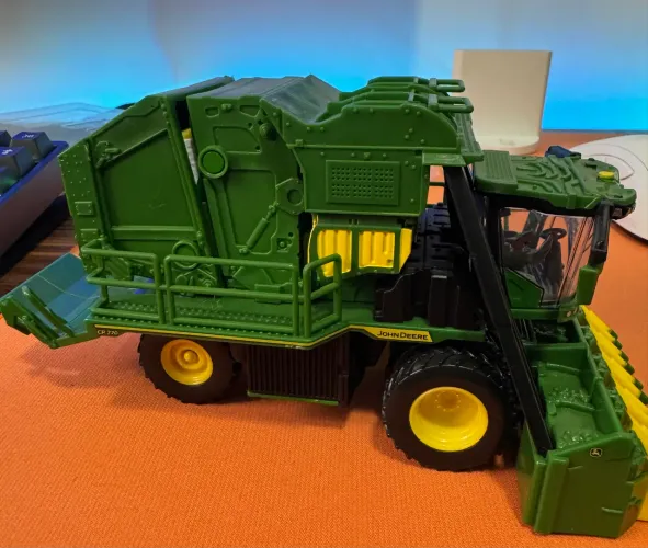 Miniatura John Deere CP770 1:64