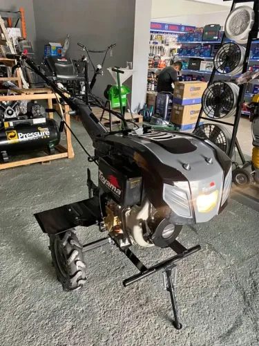 Motocultivador Diesel 11 HP Partida Elétrica C/ Pneus de 12pol e Enxadas - Toyama (Loja