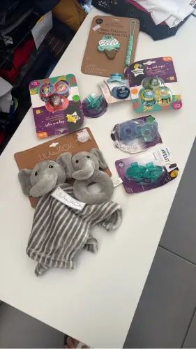 Vendo Copos garrafas mamadeiras e acessórios Importados para Bebês