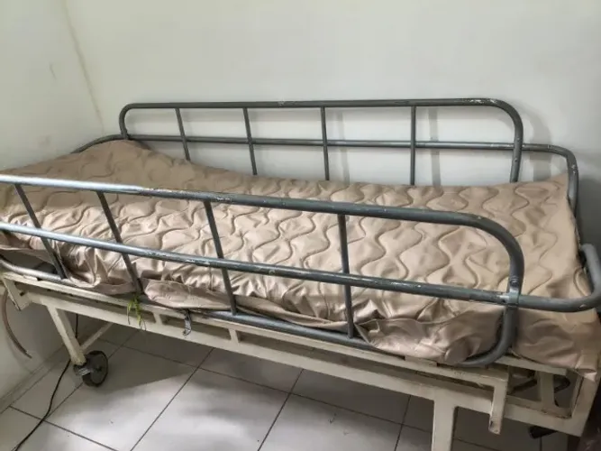 Cama Hospitalar 2 manivelas