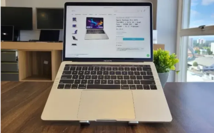 Apple MacBook Pro 2019 TouchBar Core i5 Quad Core | 256GB SSD | 8GB LPDDR3 13.3" Prateado