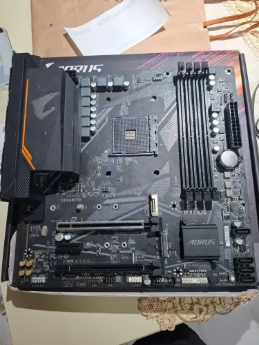 Placa mãe b550m Aorus elite com defeito
