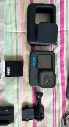 GoPro Hero 12 Black com acessórios e baterias extras