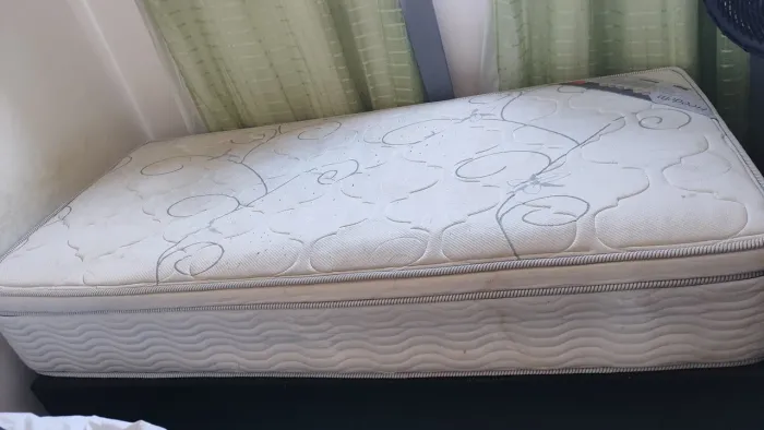 Vendo duas camas box solteiro R$ 325,00 cada, bem conservadas