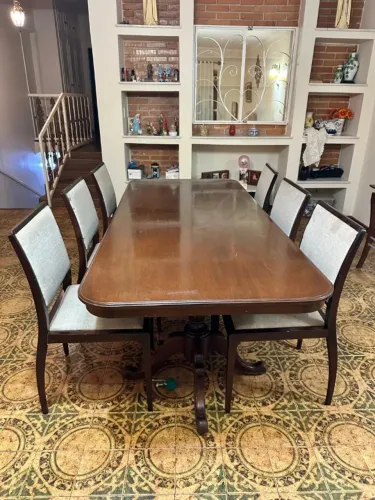 Mesa de jantar 8 lugares estilo inglês pé duplo com 6 cadeiras estofadas