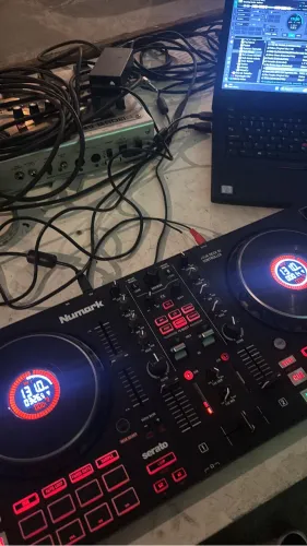 Controladora Numark MixTrack Platinum FX 