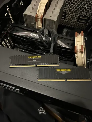 Memória RAM Corsair Vengance 16gb (2x 8gb) DDR4 3000Mhz - Dual Channel