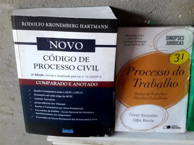 Livros variados - cada um 30 reais 