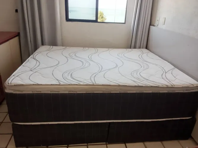 Cama box casal Queen size.