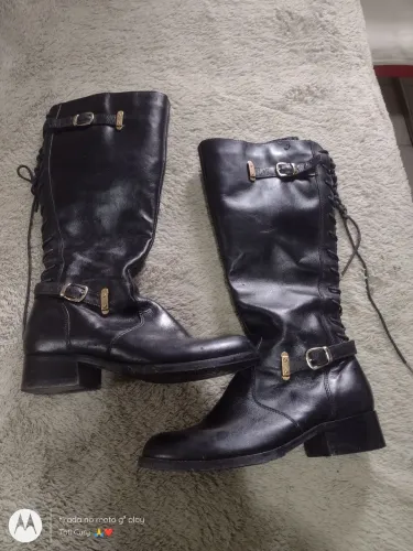 Promoção para hoje lindíssima bota de couro legítimo preta número 36