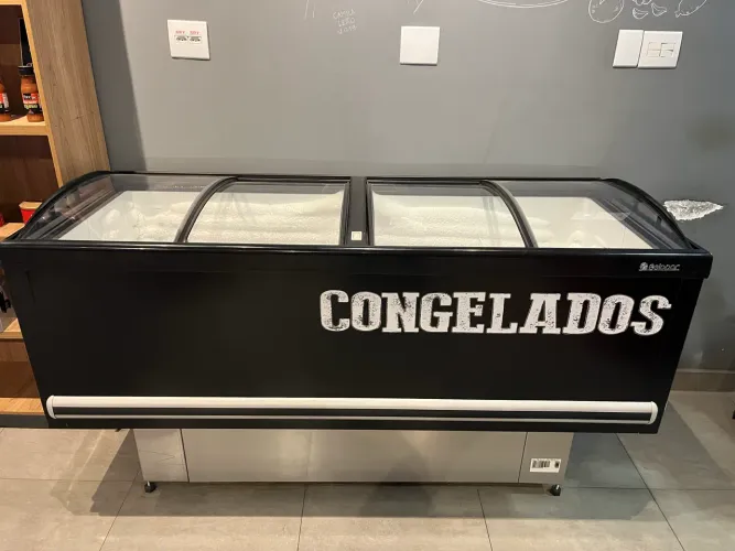 Freezer horizontal Gelopar 220volts modelo ilha com quatro portas