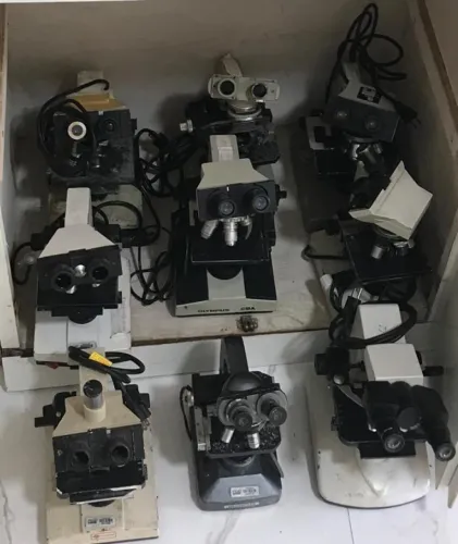 VENDO MICROSCÓPIOS