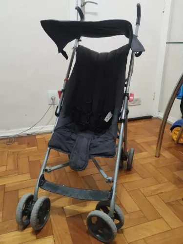 Carrinho de bebê "guarda chuva"