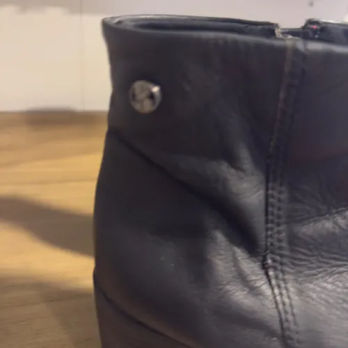 Bota Couro 37