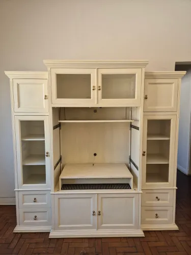 Estante para sala com espaço para TV com Cristaleira e Gavetas