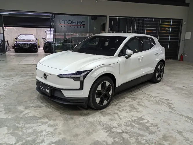 Volvo EX30 E40 Core (elétrico) 2025