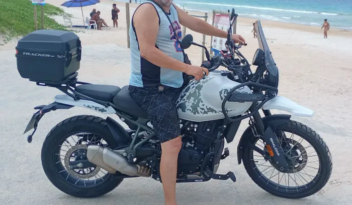 Himalayan 450 nova e com acessórios