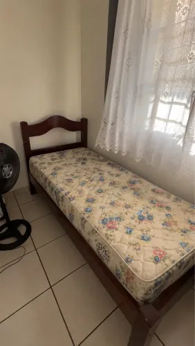 Cama de solteiro com colchão